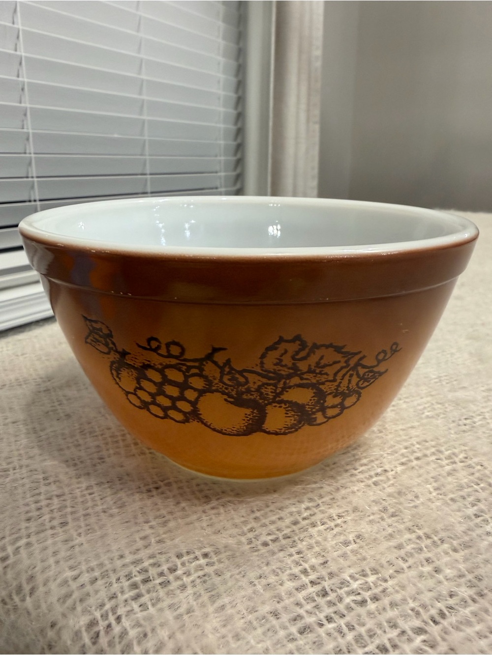 Pyrex Old Orchard vintage Small Mixing Bowl 1.5 Pint Brown Glass. Made in USA
